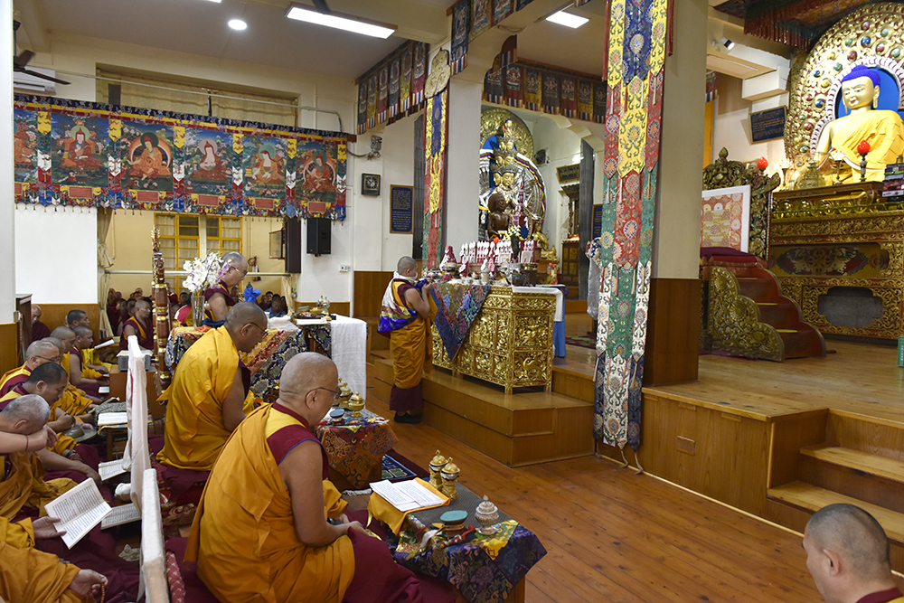 ༸གོང་ས་༸སྐྱབས་མགོན་ཆེན་པོ་མཆོག་དབུ་བཞུགས་ཐོག་མ་ཧཱ་གུ་རུའི་འབུམ་ཚོགས ...