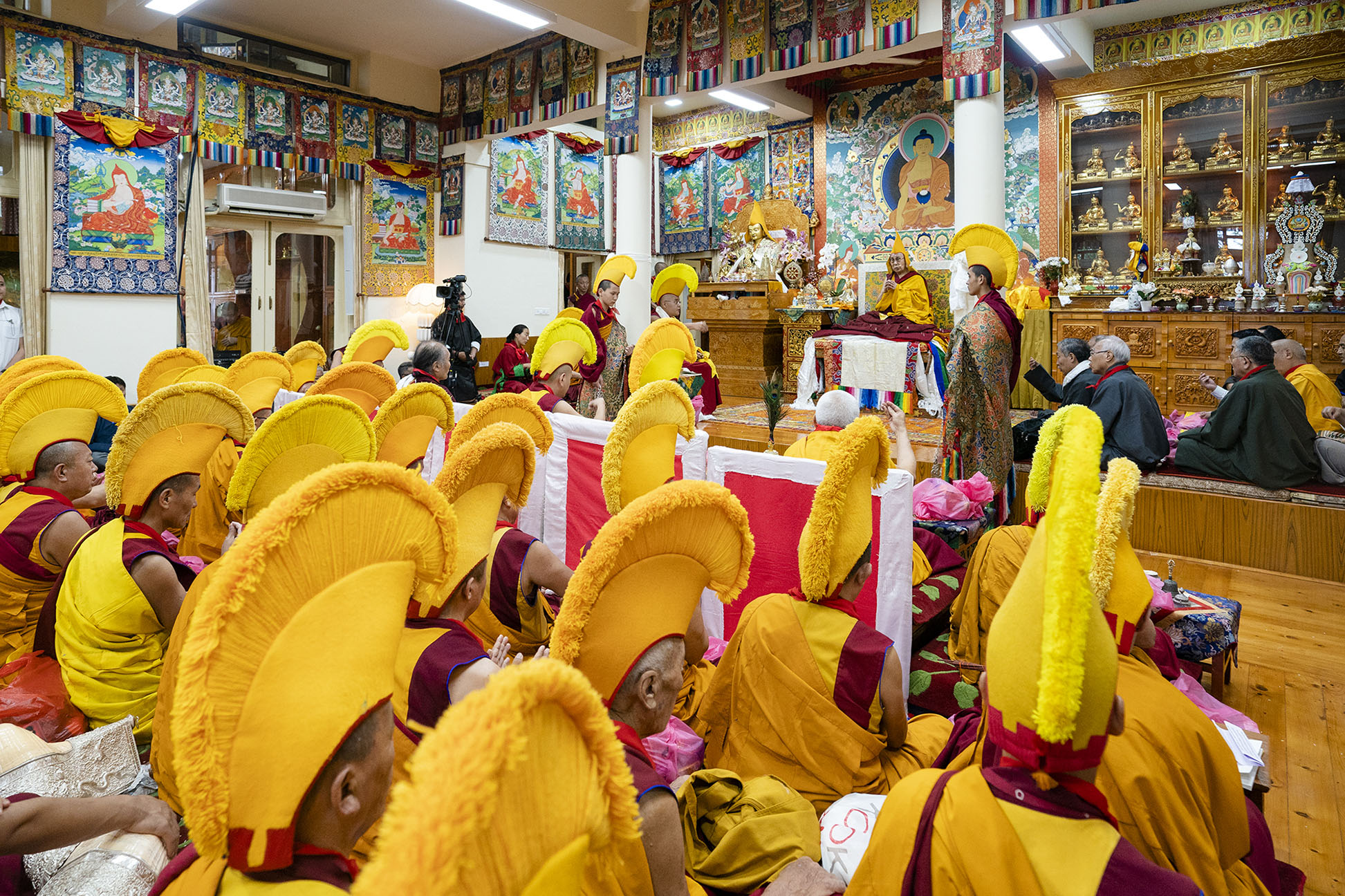 སྤྱི་ནོར་༸གོང་ས་༸སྐྱབས་མགོན་ཆེན་པོ་མཆོག་ལ་དགའ་ལྡན་ཕོ་བྲང་བླ་བྲང་ནས་བརྟན ...