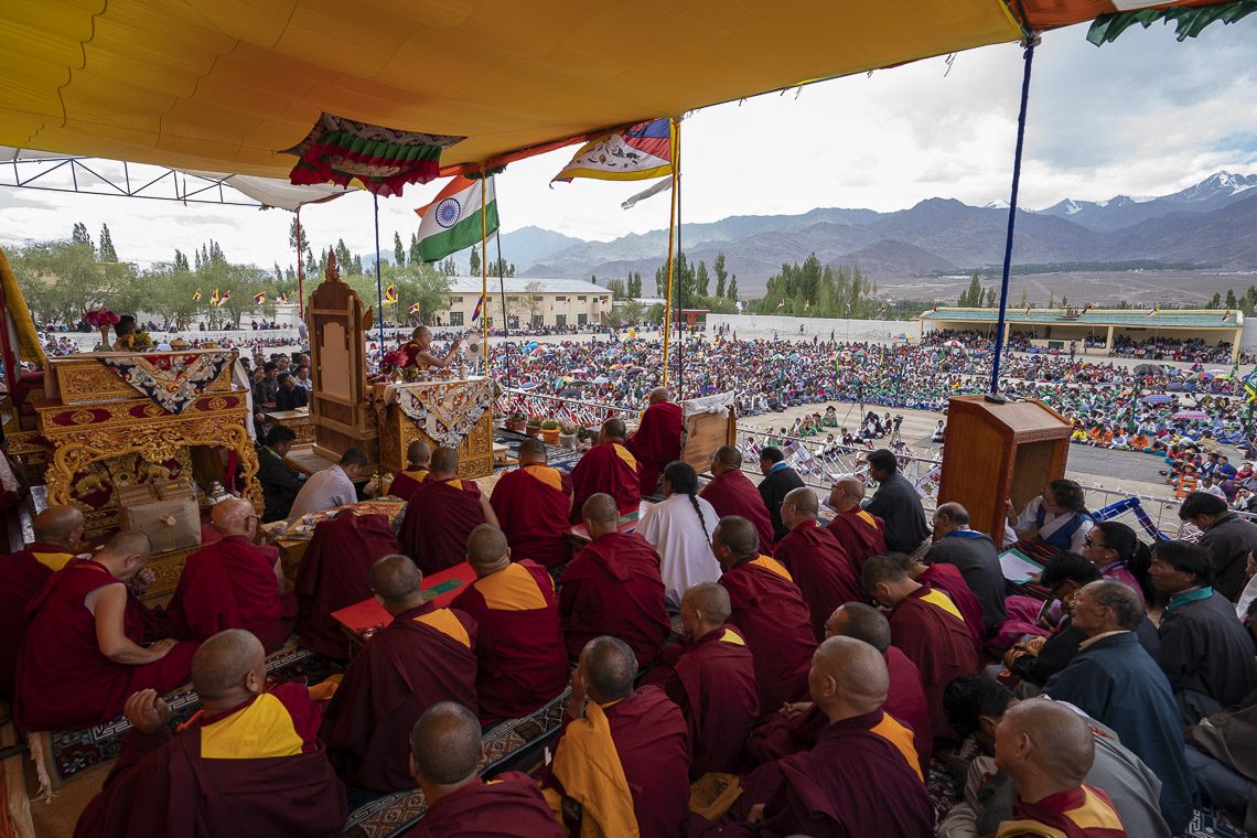 སྤྱི་ནོར་༸གོང་ས་༸སྐྱབས་མགོན་ཆེན་པོ་མཆོག་གིས་ལ་དྭགས་བསོད་ནམས་གླིང་མི་མང ...